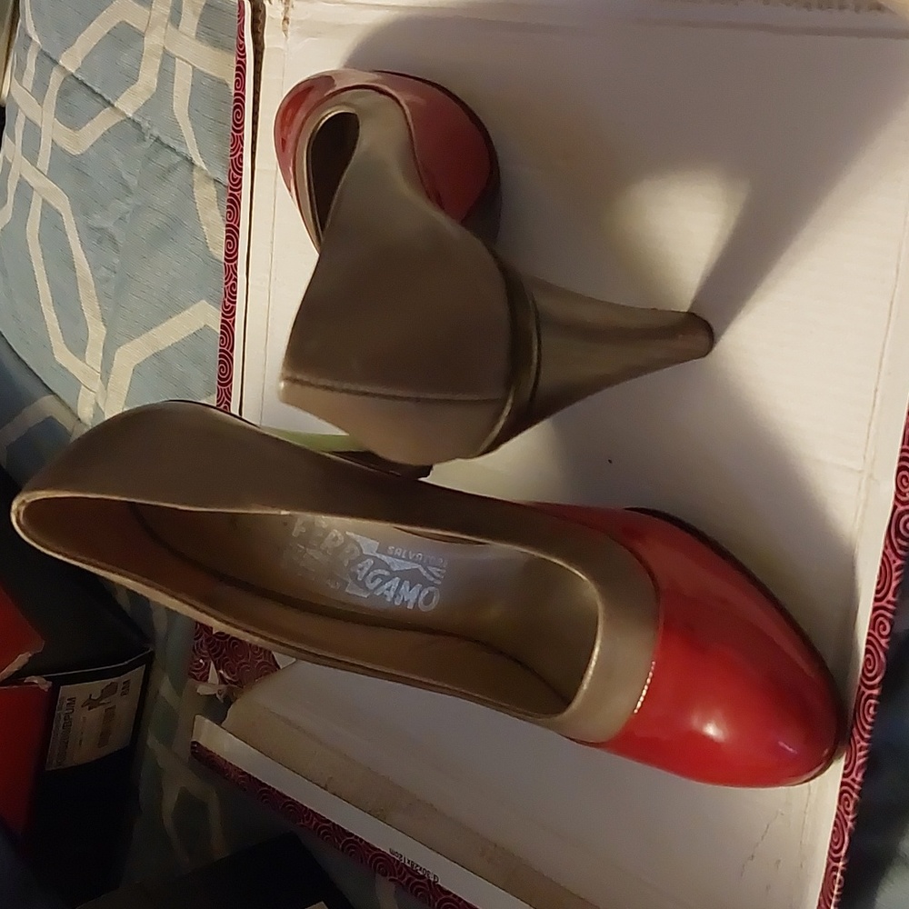 Salvatore Ferragamo heels 7.5